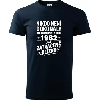 Nikdo není dokonalý ale ti narození v roce 1982 jsou zatraceně blízko - Triko extra velké (5-8XL) - 7XL ( Námořní modrá (velmi tmavá - téměř černá) )