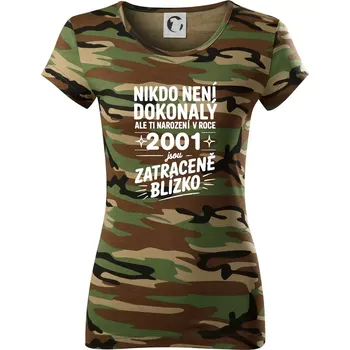 Dámské tričko Nikdo není dokonalý ale ti narození v roce 2001 jsou zatraceně blízko - Dámské maskáčové triko - S ( Hnědý maskáč )