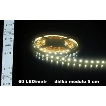 LED páska LED Pásek 12V teple bílý IP65 bílé pozadí voděodolný 300lm 5m