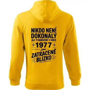 Pánská mikina Nikdo není dokonalý ale ti narození v roce 1977 jsou zatraceně blízko - Mikina s kapucí na zip trendy zipper - S ( Žlutá )