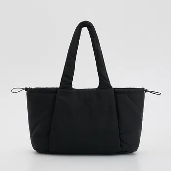 Kabelka Reserved - Sportovní taška s výšivkou - černý - 036IJ-99X - 036IJ-99X-ONE