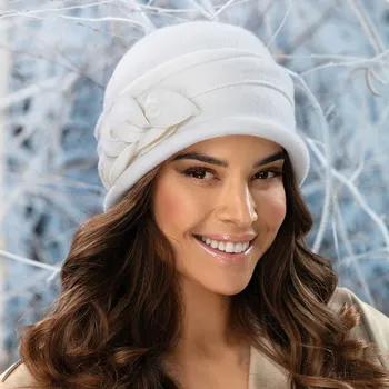 Čepice Krumlovanka Dámská bílá zimní čepice z 100% vlny - W-0890/000