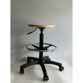 Otočná taburetka černá z PU pěny s nastavitelnou výškou a kolečky