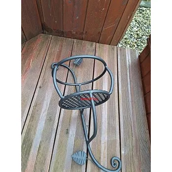 Stojan na květiny Kovový stojan na květiny Zeď