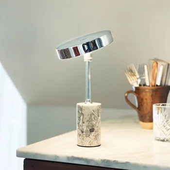 Lampička Dyberg Larsen LED stolní lampa Starlight, chrom/šedá - Délka kabelu USB-C 120 cm chrom, šedě mramorovaný 1 x 2 W LED - Doprava zdarma