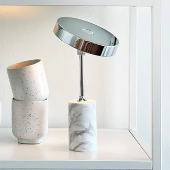 Lampička Dyberg Larsen LED stolní lampa Starlight, chrom/bílá - Délka kabelu USB-C 120 cm chrom, bíle mramorované 1 x 2 W LED - Doprava zdarma