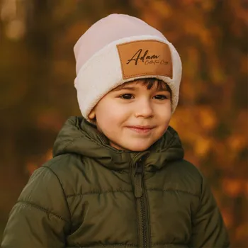 Kojenecká čepice Dětská čepička z beránka s vlastním jménem Barva čepičky: Béžová, Velikost čepičky: 40 cm - 42 cm - Od 6 do 9 měsíců