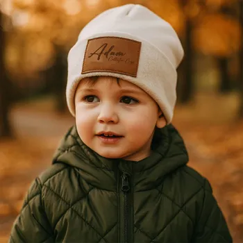 Kojenecká čepice Dětská čepička z beránka s vlastním jménem Barva čepičky: Bílá, Velikost čepičky: 36 cm - 38 cm - Od 0 do 2 měsíců