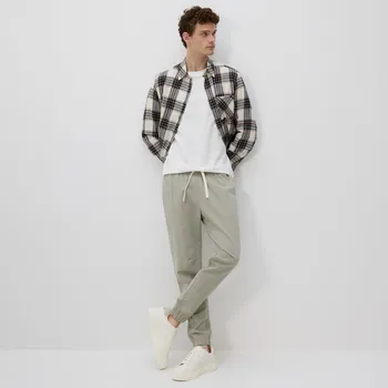 Pánské kalhoty Reserved - Kalhoty Jogger slim fit - bledá zelená - 473GC-07X - 473GC-07X-XL