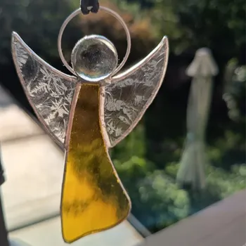 Anděl závěsný Tiffany sklo žlutý 11 cm ručně vyráběný
