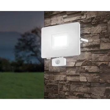 Venkovní osvětlení Venkovní nástěnné svítidlo Eglo bílé s integrovaným LED zdrojem 50 W