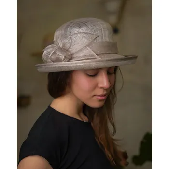 Šála SEEBERGER Cloche šedo béžový slavnostní klobouček s ozdobou - ze sisálové slámy Velikost: Unisize (S-XL)