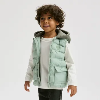 Reserved - Prošívaná vesta s kapucí - bledá zelená - 820ET-07X - 820ET-07X-110