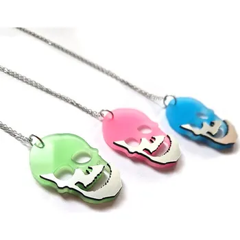 Náhrdelník HALLOWEEN SKULL halloween barvy: svítící zelená náhrdelník svítící