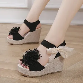 Dámské sandále Letní sandály na klínku s květinovým vzorem a páskem Barva: Černá, Velikost: 36