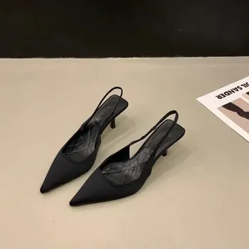 Dámské lodičky Dámské sandály s páskem na patě a tenkým podpatkem Barva: Černá, Velikost: 37