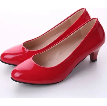 Dámské lodičky Klasické dámské lodičky na středním podpatku Barva: Červená, Velikost: 38