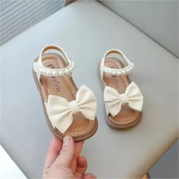 Dětská sálová obuv Dívčí elegantní sandálky na nízkém podpadku s korálky a mašlí Barva: Béžová, Velikost EUR: 25