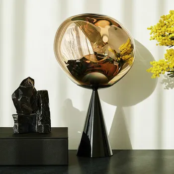 Lampička Tom Dixon LED stolní lampa Melt Cone Fat, zlatá/černá, 47 cm - Délka kabelu 250 cm černá, zlatá 1 x 6 W LED - Doprava zdarma