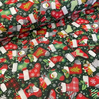 Bavlněná látka vánoční šíře 240cm - vánoční motivy na zelené (50cm)