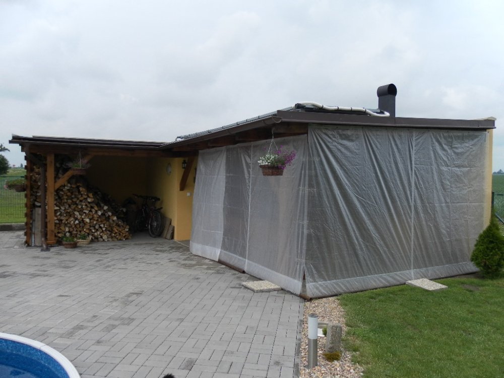 Plachta mléčná kašírovaná 140g/m2 na pergolu olemovaná