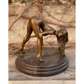 Bronzová socha soška stojící nahá žena akt
