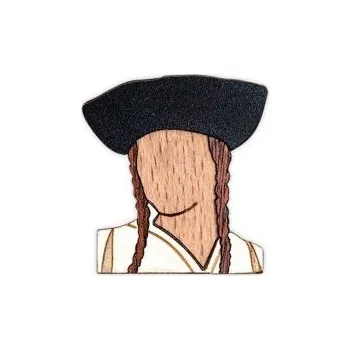 Brož Dřevěná brož Juraj Brooch s praktickým zapínáním a možností výměny či vrácení do 30 dnů zdarma. - BR99