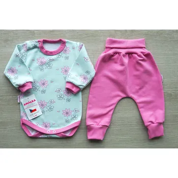 Kojenecká souprava AMÁLKA Sytě růžová souprava květinky Velikost: 74