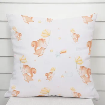 Povlak na dekorativní polštářek Dětský bavlněný povlak na polštář Sandra SA-643 Veverky s květinami na bílém 50 x 50 cm