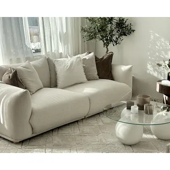 Pohovka Látková pohovka bílá krémová Polyesterové čalounění 3místná s dekorativními polštáři Obývací pokoj Sedací souprava Beliani