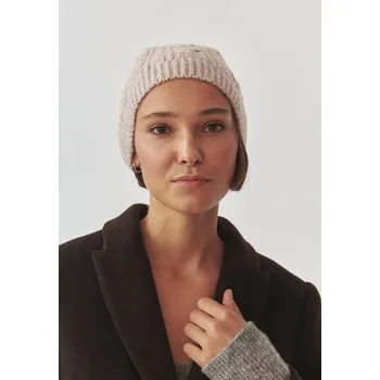 Klobouk Tatuum PLETENÁ ČEPICE S JEMNÝM COPÁNKOVÝM VZOREM — RIFA