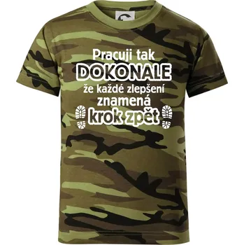 Pracuji dokonale krok zpět - Dětské maskáčové triko - 104-110cm / 3-4 roky ( Zelený maskáč )