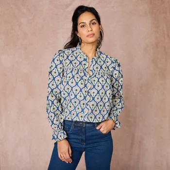 Dámská halenka Halenka s volánkem a žabičkováním, s potiskem modrošedá/režná 36