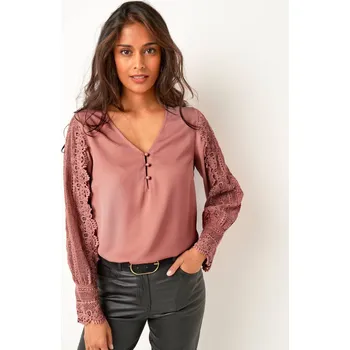 Dámská halenka Krepová halenka s macramé rukávy a výstřihem do V růžové dřevo 40