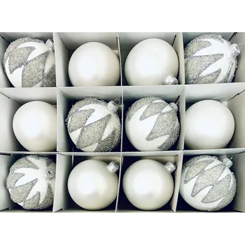 Vánoční ozdoba Irisa Vánoční exkluzivní ozdoby NIKA bílé koule kombinace s dekorem Velikost 8 cm, SET 12 ks Velikost: 8 cm, Balení: 12ks, Barva: bílá