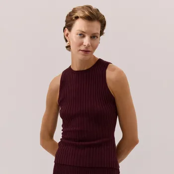 Dámské oblečení Reserved - Žebrovaný top z&nbsp;žerzejového úpletu - mahagonová - 754GL-93X - 754GL-93X-XS