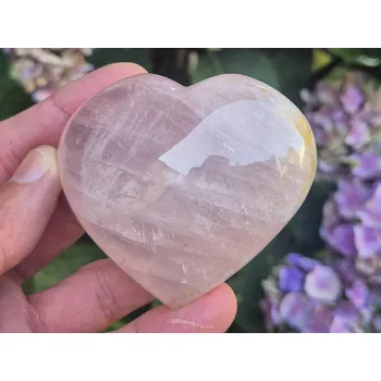 Přírodní kámen Leštěné srdce z kamene růženín 203g (Madagaskar)