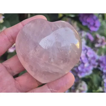 Přírodní kámen Leštěné srdce z kamene růženín 191g (Madagaskar)