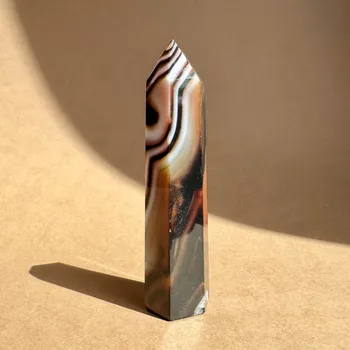 Drahý kámen Patinovaný Achát malý obelisk