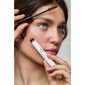 Řasenka Und Gretel Přírodní objemová a prodlužující řasenka Wint Chestnut 01 5 ml