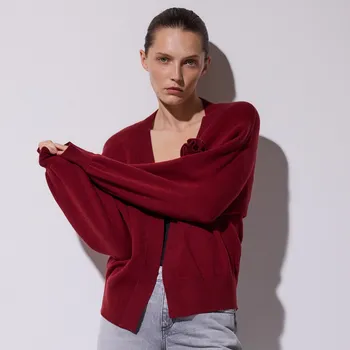 Dámský svetr Reserved - Kardigan s růží - červená - 263HI-33X - 263HI-33X-S