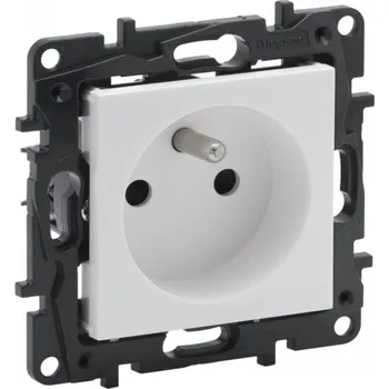 spínač Legrand S863133 NILOE S.ZÁSUVKA 2P+T CL.PO.BÍLÁ