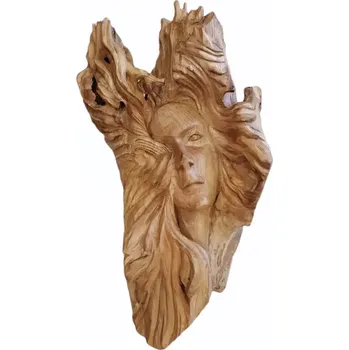 Zahradní dekorace dřevořezba múza