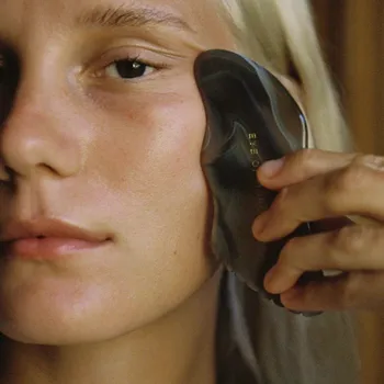 Eye of Horus Guasha achát pro masáž obličeje a těla 1 ks