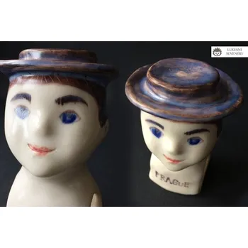 SUVENÝR PRAGUE - ORIGINÁLNÍ KERAMICKÝ STOJÁNEK NA UBROUSKY - ELEGÁN