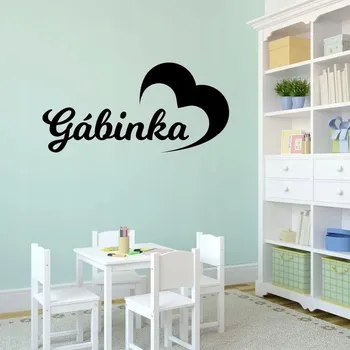 Samolepící dekorace Holčičí jmenovka se srdcem - vinylová samolepka na zeď 80x38cm
