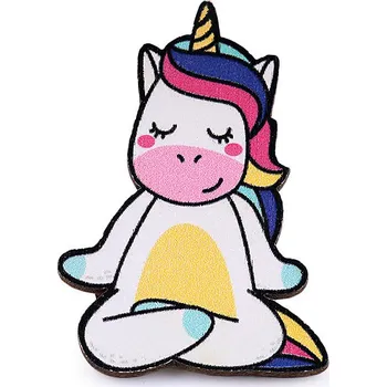 Náramek Dřevěná brož liška, pes, lenochod, mýval, jednorožec, malé, 9 krémová nejsvět. jednorožec