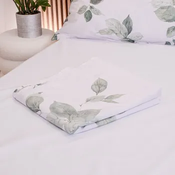 Prostěradlo na postel 250x250 bavlněný satén zelené listí na bílé