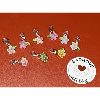 HandMade by VeJa Přívěšek na karabince - kytka poměnka