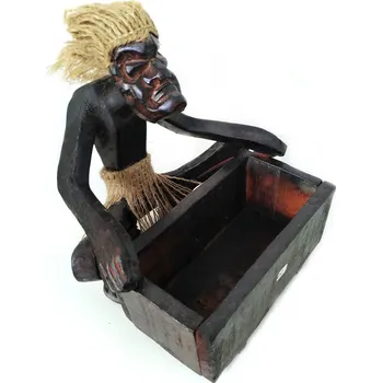 Primitiv soška truhlička 20 cm